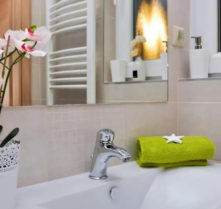 A_or_ B_luxflat_2br_2ba_vaci Street